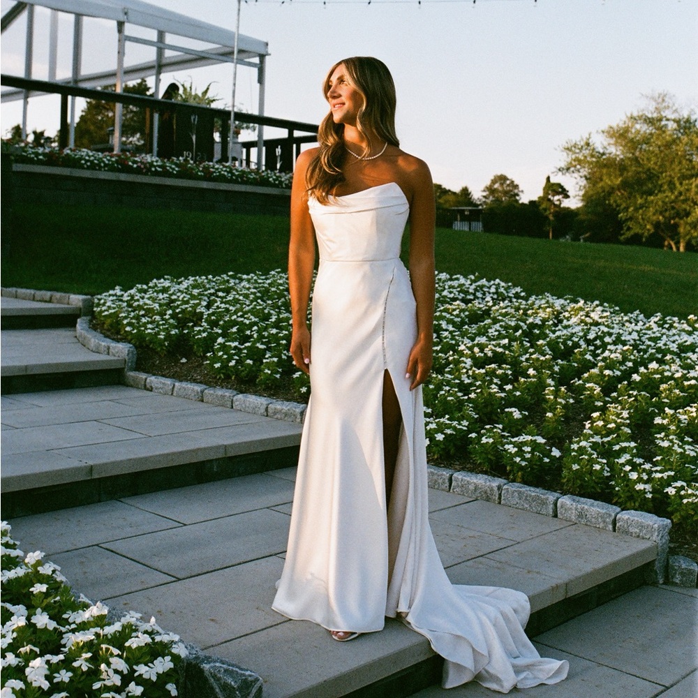 Anthropologie BHLDN Watters Orlie Strapless Corset
Satin Sheath Wedding Gown - Picture 1 of 15